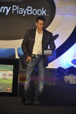 Salman Khan launches Blackberry Playbook  in Grand Hyatt, Mumbai on 22nd June 2011 (6).JPG